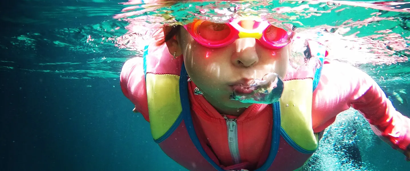 Kids Swimming in goggles
