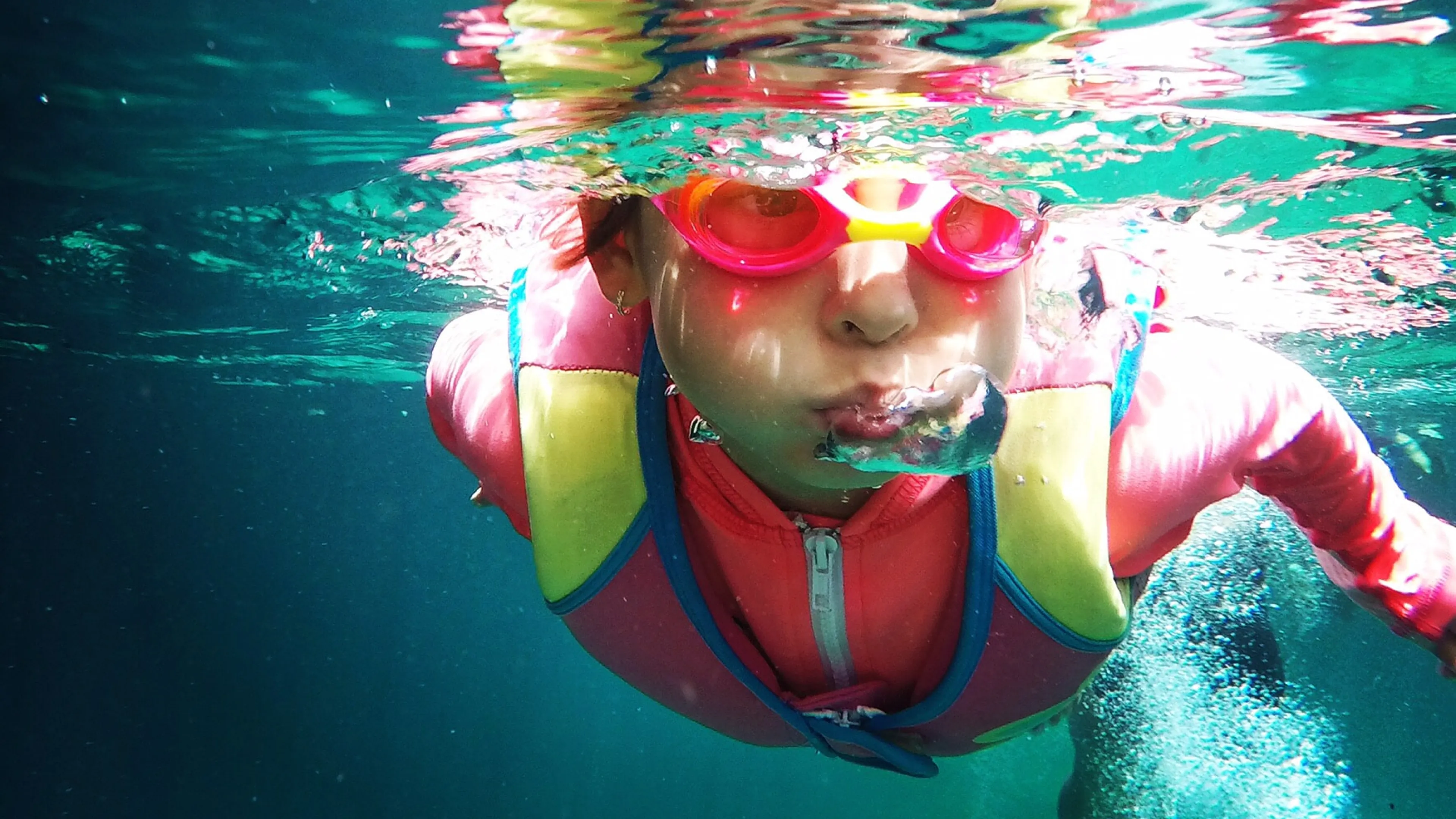 Kids Swimming in goggles